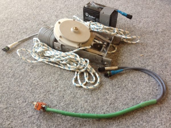 6111 - 40rpm mainsheet winch with switch and battery